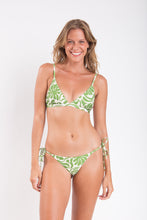 Load image into Gallery viewer, Model Front: Rio De Sol Top Top Flow Tri-Fixo