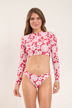 Load image into Gallery viewer, Model Front: Wednesday In Hawaii By Rio De Sol Top Top Pua-Hibiscus Reef