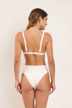 Load image into Gallery viewer, Model Back: Rio De Sol Set Set Sand-Chantilly Alba Kora