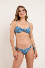 Load image into Gallery viewer, Model Front: Rio De Sol Top Top Chuva Bandeau-Joy