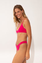 Load image into Gallery viewer, Image 04: Wednesday In Hawaii By Rio De Sol Top Top Guava Hana