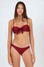 Load image into Gallery viewer, Model Front: Rio De Sol Set Set Shimmer-Divino Bandeau-Knot Essential
