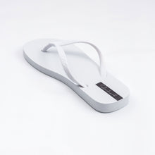 Load image into Gallery viewer, Image 04: Rio De Sol Flip-Flop White Slim
