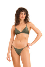 Load image into Gallery viewer, Model Front: Rio De Sol Set Set Croco Tri-Fixo California
