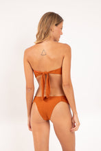 Load image into Gallery viewer, Model Back: Rio De Sol Set Set Ferrugo Mavi Baobi

