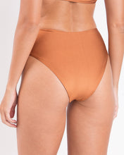 Load image into Gallery viewer, Image 05: Rio De Sol Bottom Bottom Nocciola Hotpants

