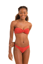 Load image into Gallery viewer, Image 04: Rio De Sol Set Set Malibu-Chili Bandeau-Duo Essential
