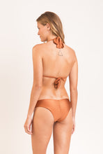 Load image into Gallery viewer, Model Back: Rio De Sol Set Set Nocciola Mel
